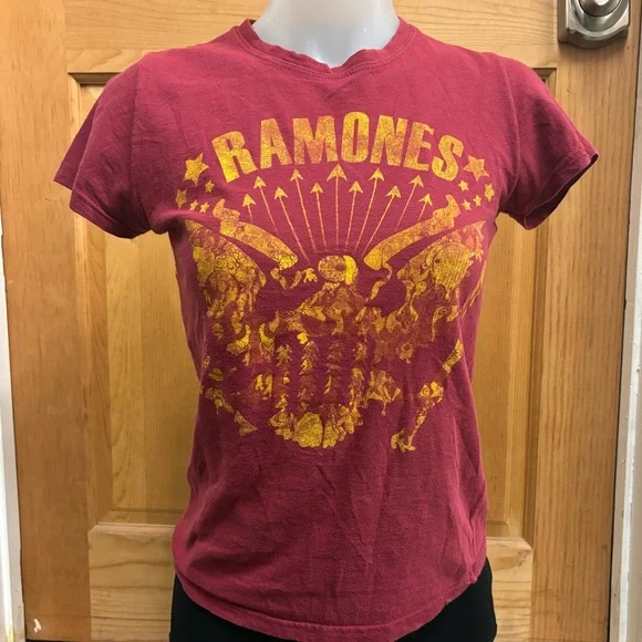Red Ramones Tee. Great design. - Picture 1 of 4